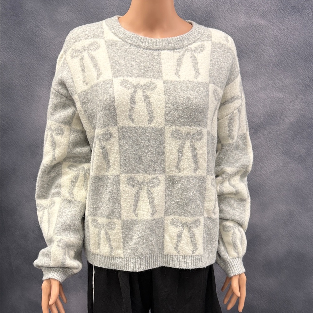 a new day Cream and Gray Bow Pattern Sweater - Picture 1 of 2